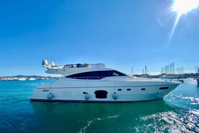 Ferretti Yachts 592