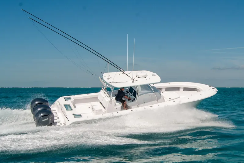  Yacht Photos Pics 2025 Front Runner 36 Center Console boat speeding on open water.