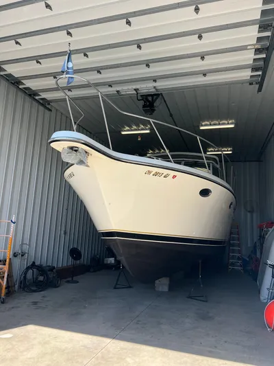  Yacht Photos Pics Port forward out of water