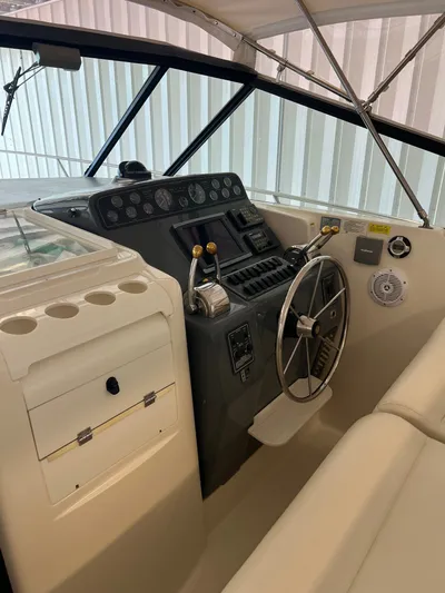  Yacht Photos Pics Helm 2