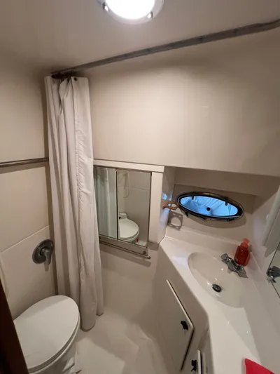  Yacht Photos Pics Head/shower