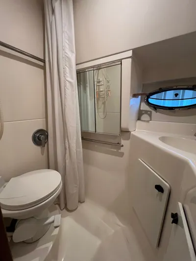  Yacht Photos Pics Head/shower