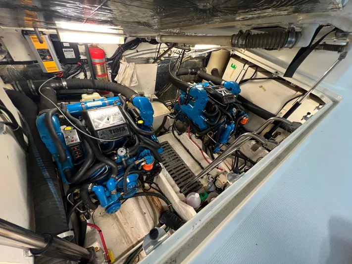  Yacht Photos Pics Engine room