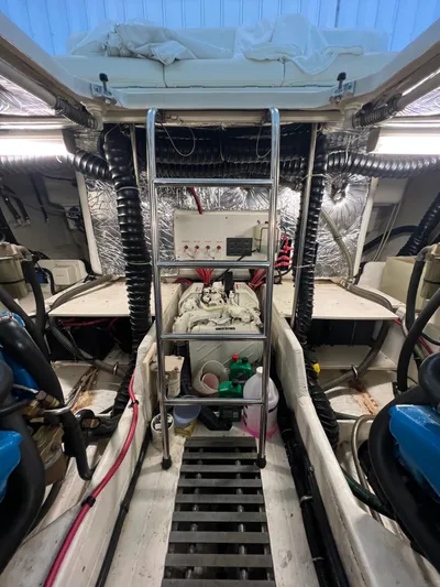  Yacht Photos Pics Engine room