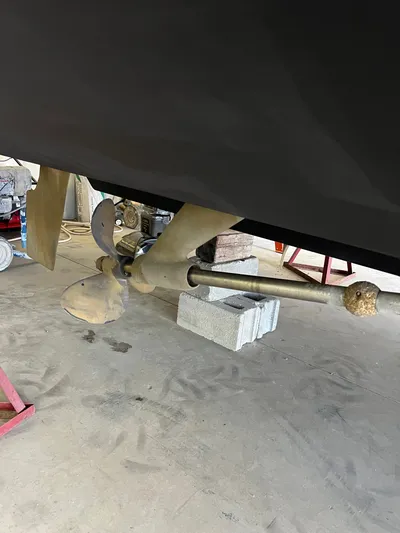  Yacht Photos Pics Prop/shaft/strut starboard side