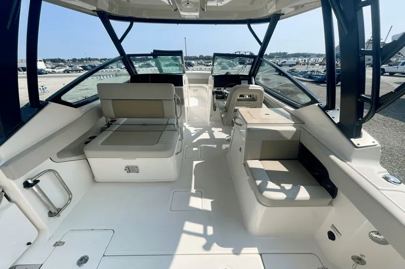  Yacht Photos Pics Interior of 2022 Boston Whaler 280 Vantage with seating area.