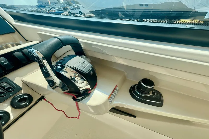  Yacht Photos Pics 2022 Boston Whaler 280 Vantage helm with controls.