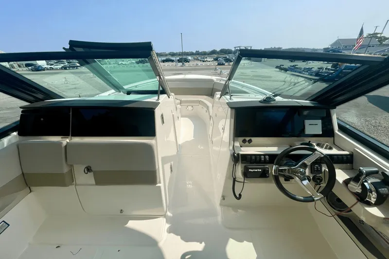  Yacht Photos Pics Interior view of 2022 Boston Whaler 280 Vantage boat.