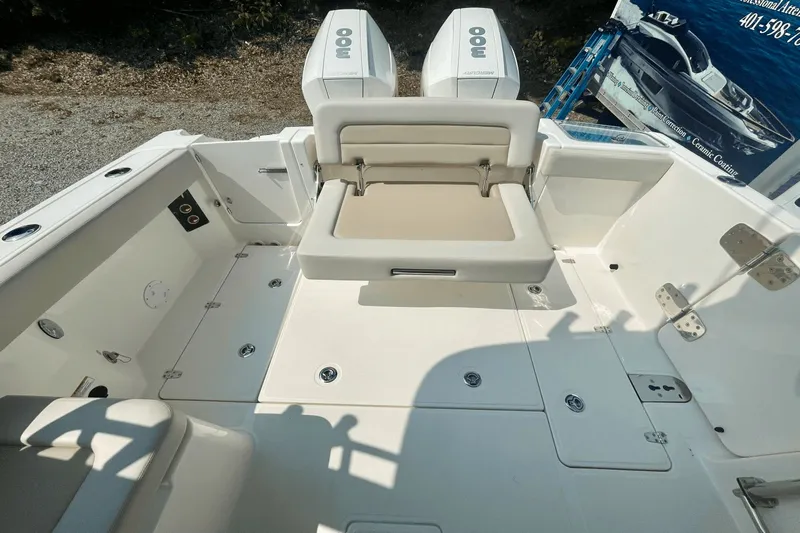  Yacht Photos Pics Interior of a 2022 Boston Whaler 280 Vantage boat with seating bench.