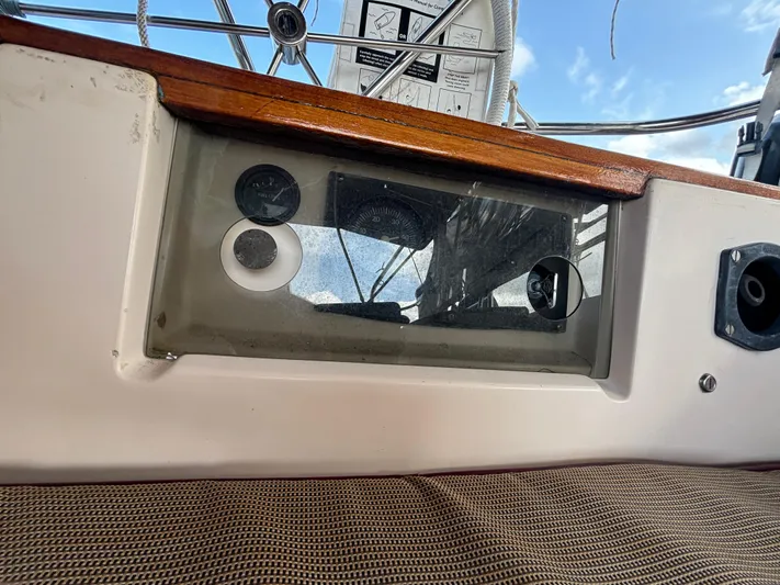 Andante Yacht Photos Pics 1995 Island Packet 37 sailboat cockpit with steering wheel and instrument panel.