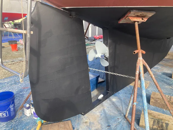 Andante Yacht Photos Pics 1995 Island Packet 37 sailboat keel and propeller on a stand, undergoing maintenance.