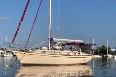 Island Packet 37