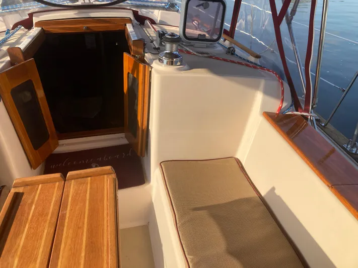 Andante Yacht Photos Pics 1995 Island Packet 37 sailboat cockpit with wooden accents and cushioned seating.