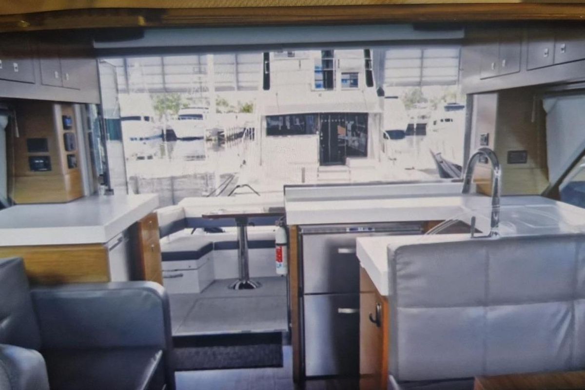 2019 Cruisers Yachts 54 