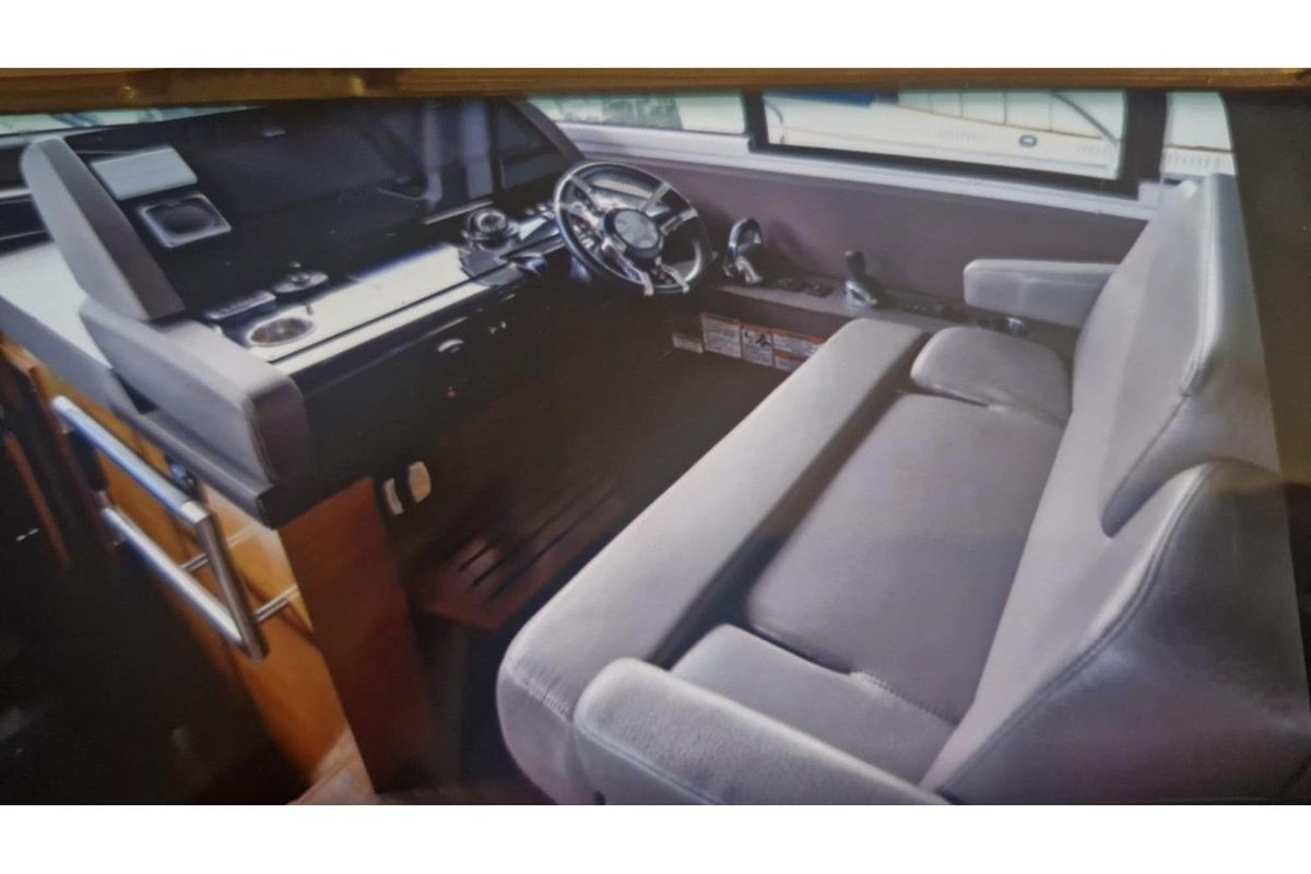 2019 Cruisers Yachts 54 