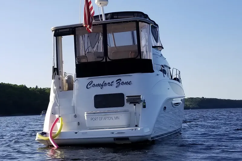 Comfort Zone Yacht Photos Pics 2005 Meridian 368 Motoryacht "Comfort Zone" on water, Port of Afton, MN.