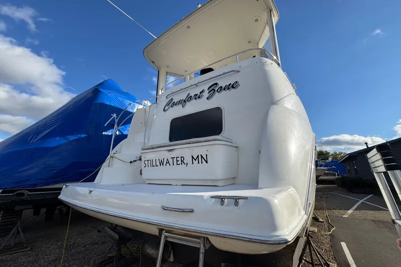 Comfort Zone Yacht Photos Pics 2005 Meridian 368 Motoryacht named "Comfort Zone" in Stillwater, MN, under clear skies.