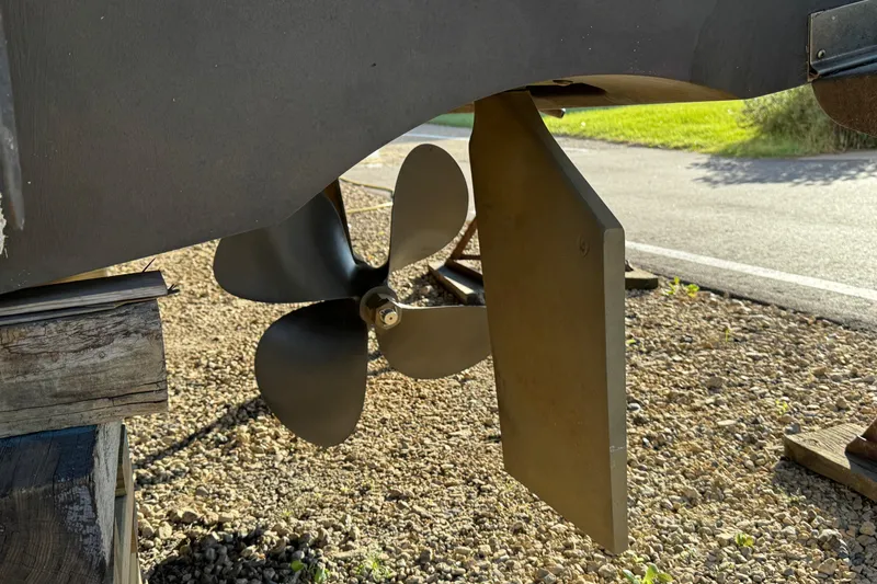 Comfort Zone Yacht Photos Pics Propeller and rudder of 2005 Meridian 368 Motoryacht on dry dock.