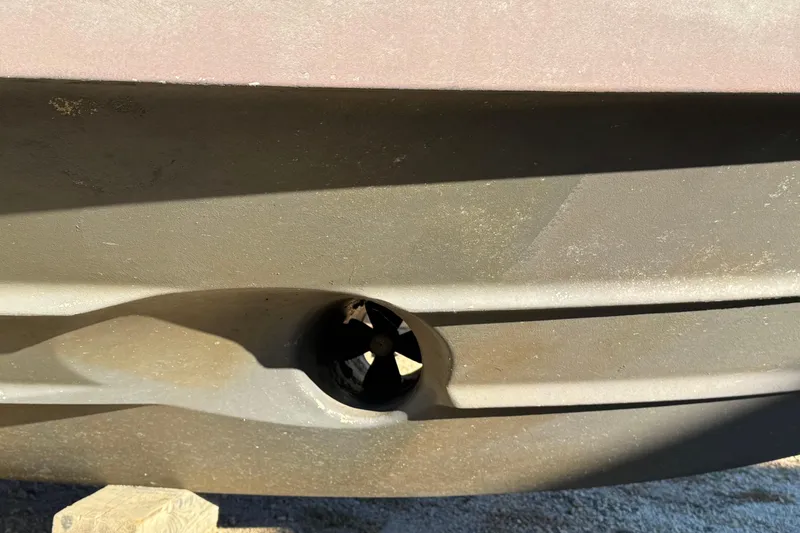 Comfort Zone Yacht Photos Pics Close-up of 2005 Meridian 368 Motoryacht hull with visible propeller.