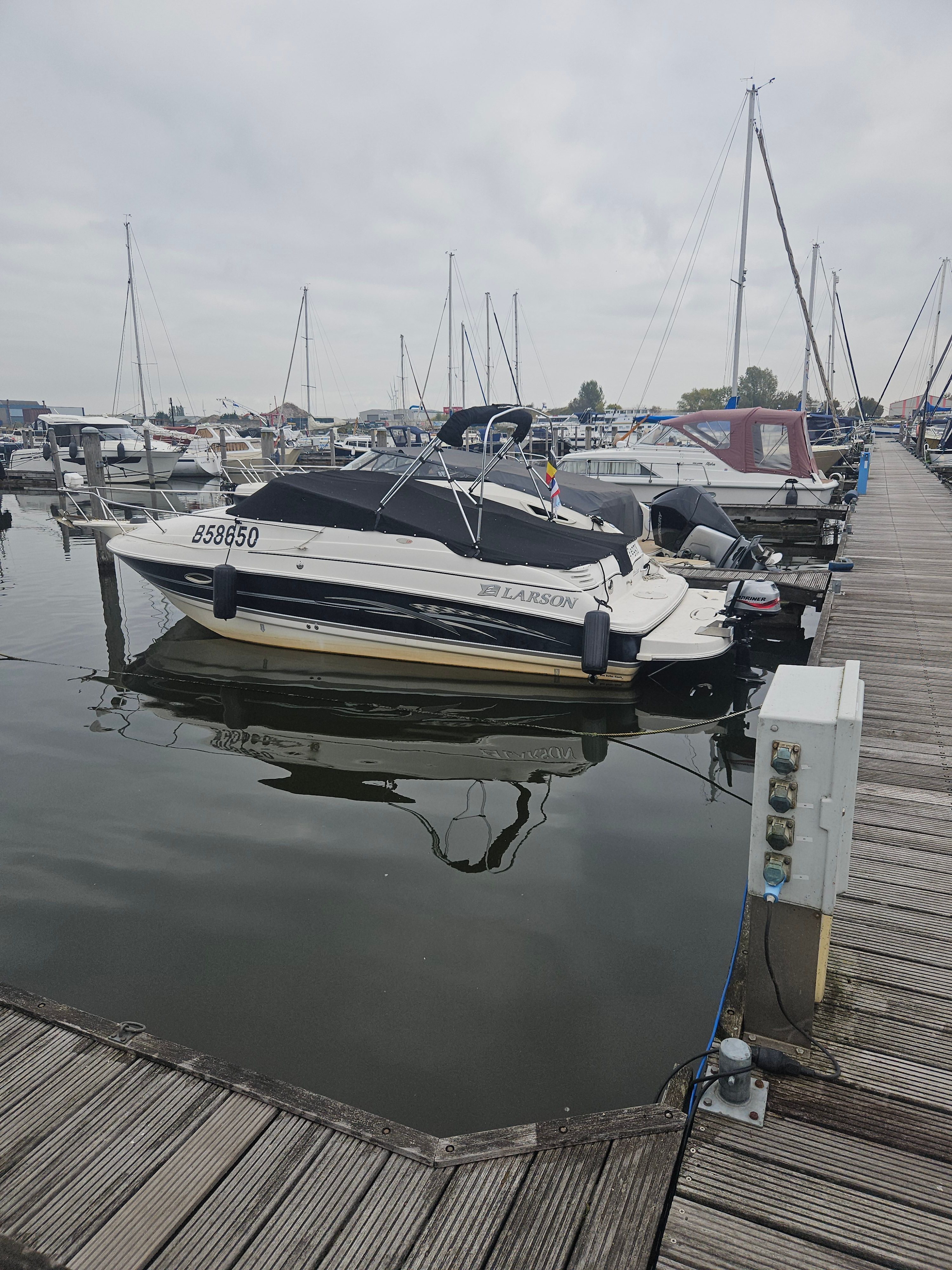 2007 Larson Cabrio 220