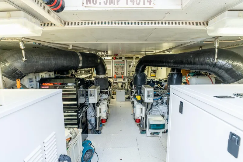 Ossum Dream Yacht Photos Pics Hargrave 96 Ossum Dream - Engine room