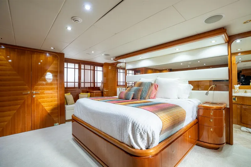 Ossum Dream Yacht Photos Pics Hargrave 96 Ossum Dream - Master Stateroom