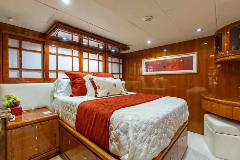 Ossum Dream Yacht Photos Pics Hargrave 96 Ossum Dream - VIP Stateroom