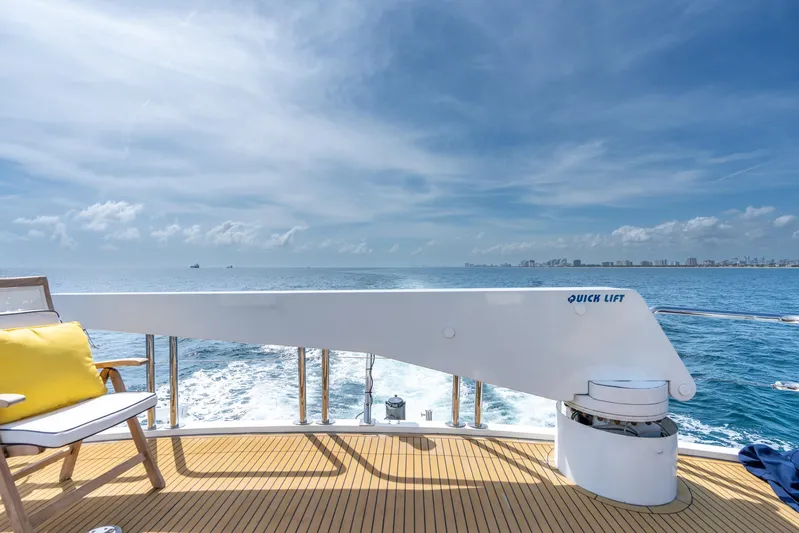 Ossum Dream Yacht Photos Pics Hargrave 96 Ossum Dream - Davit