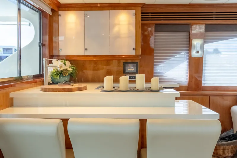 Ossum Dream Yacht Photos Pics Hargrave 96 Ossum Dream - Salon