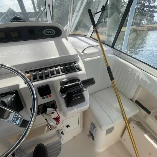 Freedom Yacht Photos Pics Starboard Side Helm View