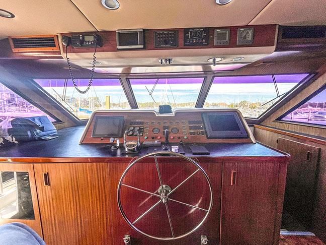 1989 Hatteras 80 Cockpit Motoryacht