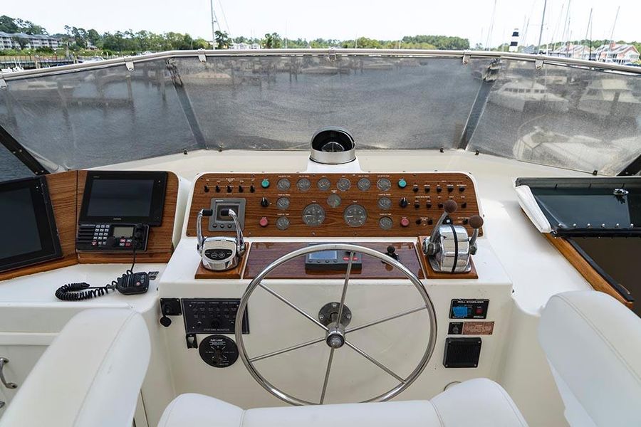 1989 Hatteras 80 Cockpit Motoryacht