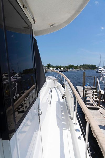 1989 Hatteras 80 Cockpit Motoryacht