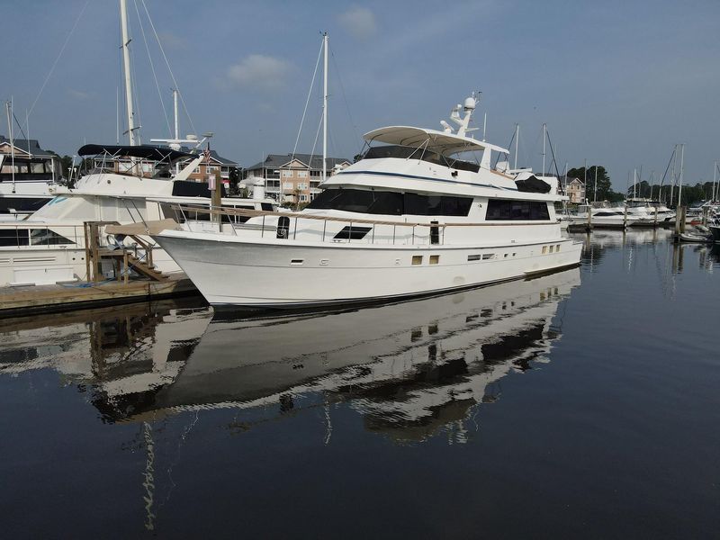 1989 Hatteras 80 Cockpit Motoryacht