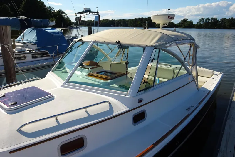 Narwhal Yacht Photos Pics 2007 Hunt Yachts Surfhunter 29 docked on a calm lake under clear skies.