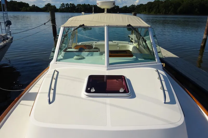 Narwhal Yacht Photos Pics 2007 Hunt Yachts Surfhunter 29 docked on a serene lake, showcasing its sleek design.