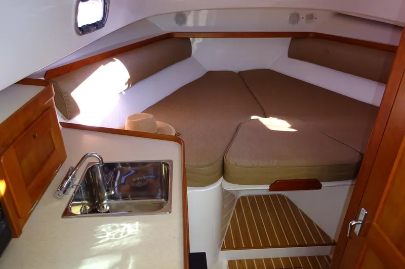 Narwhal Yacht Photos Pics 2007 Hunt Yachts Surfhunter 29 cabin interior with sink and cozy sleeping area.