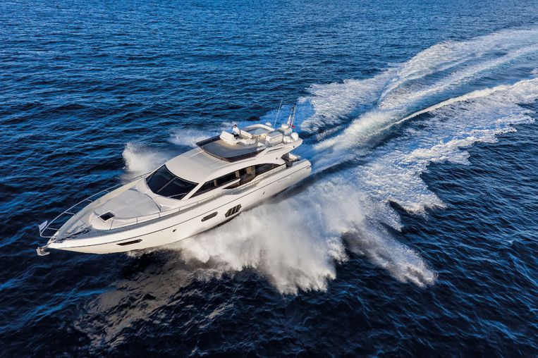 2013-69-2-ferretti-yachts-690