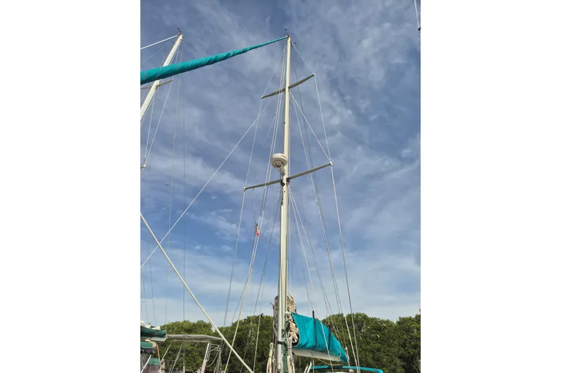 Pearl Yacht Photos Pics Sailboat mast of 1996 Cape George 36 against a clear blue sky.