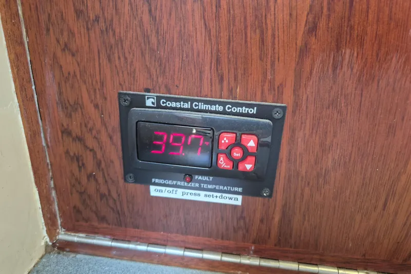 Pearl Yacht Photos Pics Coastal Climate Control panel on 1996 Cape George 36, displaying 39.7 degrees.