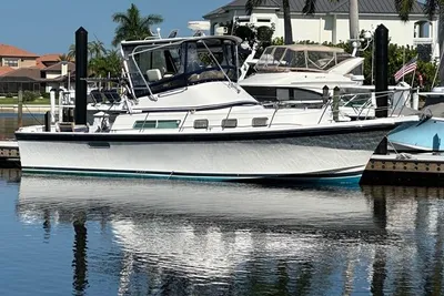 Albin 35 Command Bridge