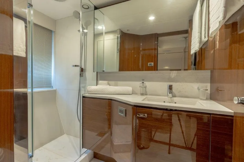 Kaos Yacht Photos Pics Princess 85 Kaos - Guest Head