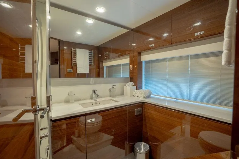 Kaos Yacht Photos Pics Princess 85 Kaos - Guest Head