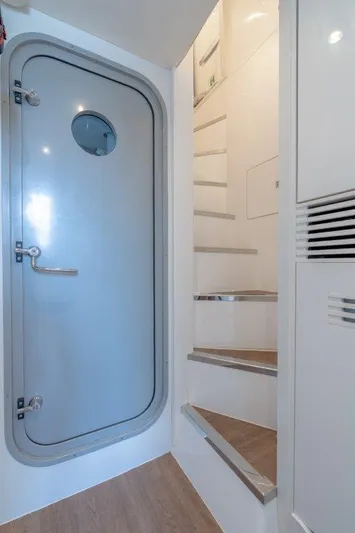 Kaos Yacht Photos Pics Princess 85 Kaos - Access to Crew