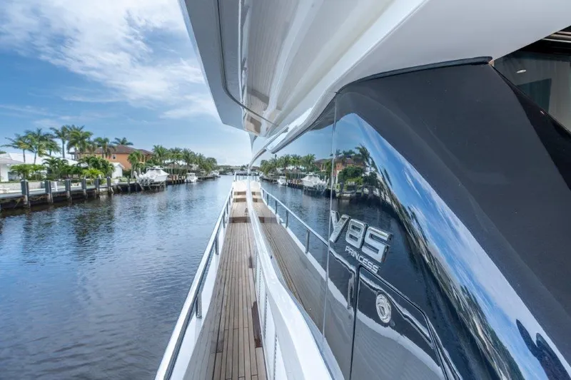 Kaos Yacht Photos Pics Princess 85 Kaos - Side