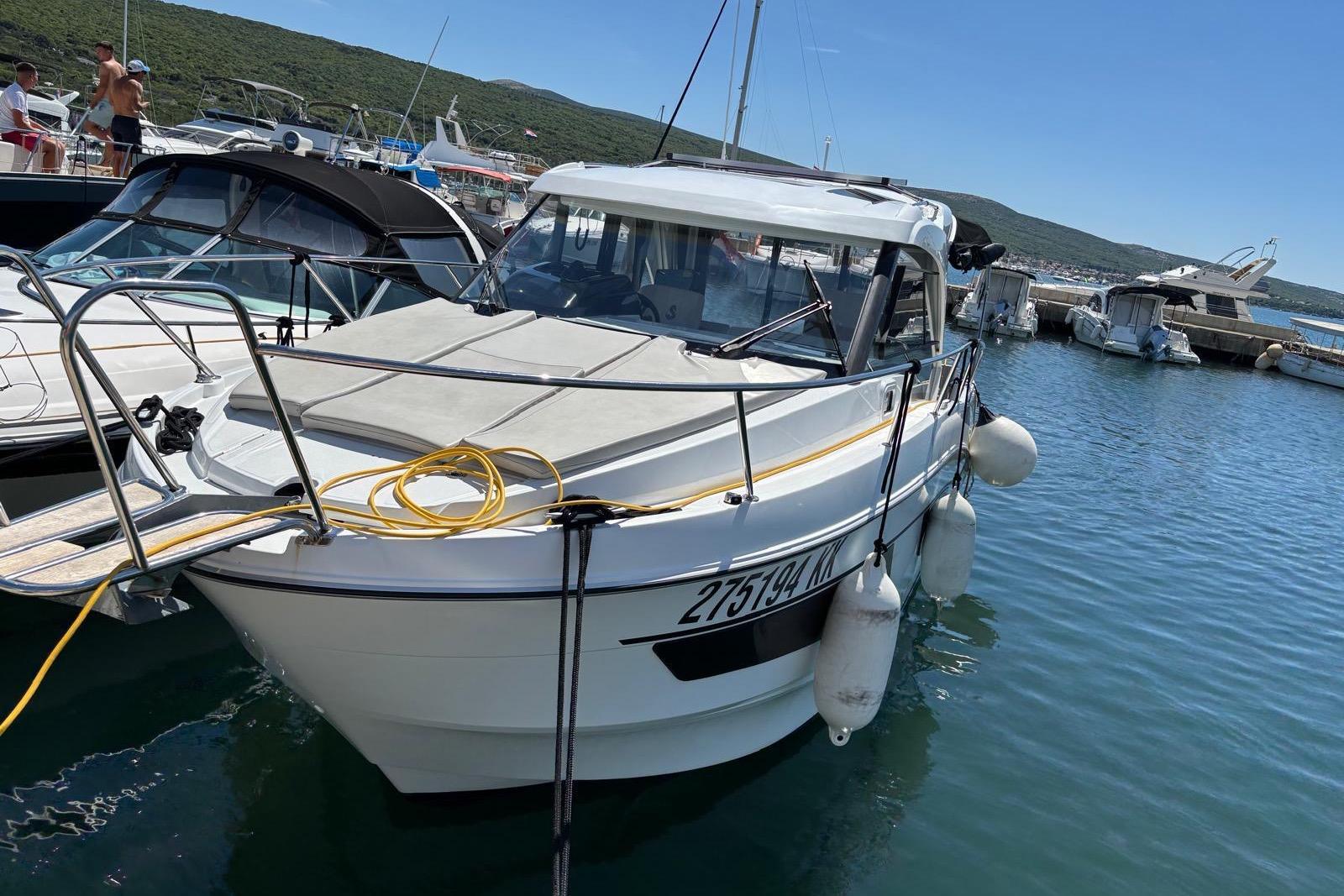 Beneteau Antares 9