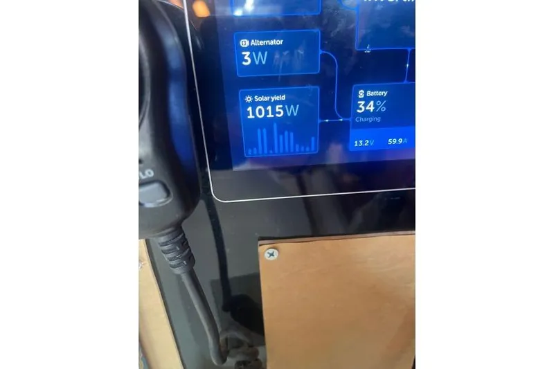 Pickle Yacht Photos Pics Display showing solar yield and battery status on a Hylas 44, 1989 model.