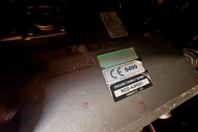 Pickle Yacht Photos Pics Engine label of a 1989 Hylas 44, featuring Yanmar RCD-4JH5X1 details.