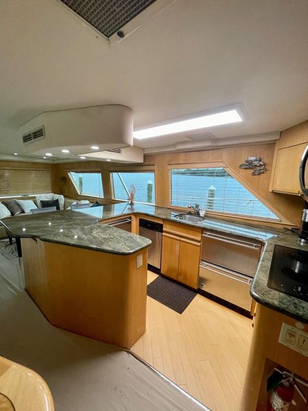 1998 Hatteras 65 Sport Fish