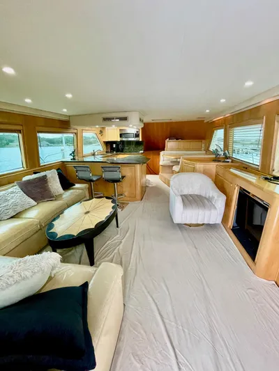 Reel Texas Yacht Photos Pics 1998 Hatteras 65 Sport Fish  Salon